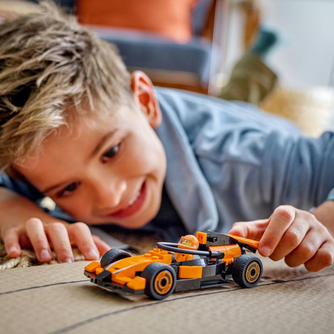 PILOT F1 CU MASINA DE CURSE MCLAREN,LEGO 60442 — miniatură