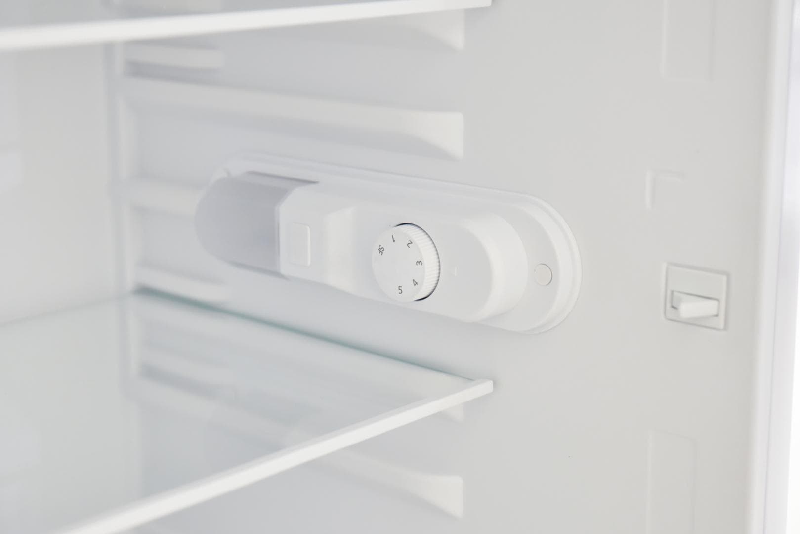 Combina frigorifica HEINNER HC-V288BKE++, 288 l, Clasa: E, Negru — miniatură