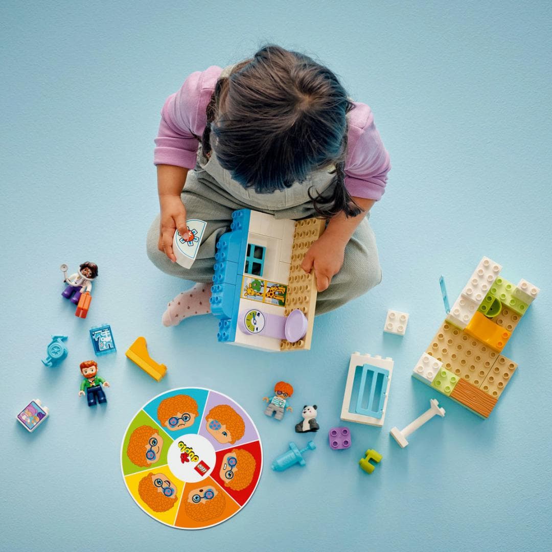 PRIMA DATA: VIZITA LA DOCTOR, LEGO 10449 — miniatură