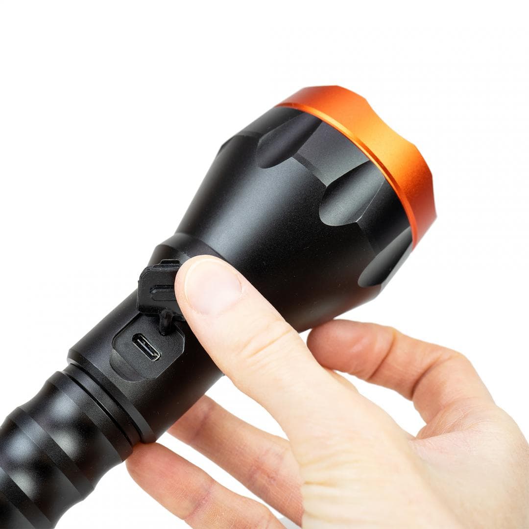Lanterna PNI Adventure F550 Crystal LED, 10W, din aluminiu, 500lm, pana la 700m, IPX6, acumulator 4000mAh inclus, incarcare prin USB Type-C, Tip led: Osram Crystal LED, 10W, Material carcasa: Aluminiu anodizat, Clasa de protectie: IPX6, 500 lumeni, Raza actiune: Pana la 700 m, Dimensiuni: Ø57 x 203 — miniatură