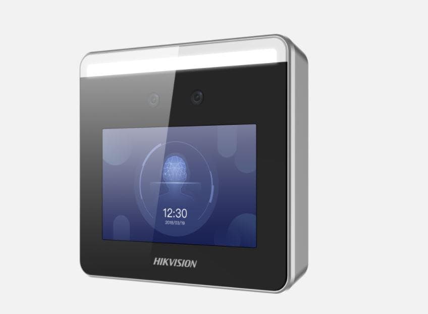 Terminal access control cu face recognition Hikvision DS-K1T331, alerta de purtare a mastilor de protectie pe fata, capacitate pana la maxim 1000 de imagini faciale, 1500 carduri( cu conectare a unui cititor de card extern), 150000 evenimente,  configurare via web client, TCP/IP, suporta ISUP5.0