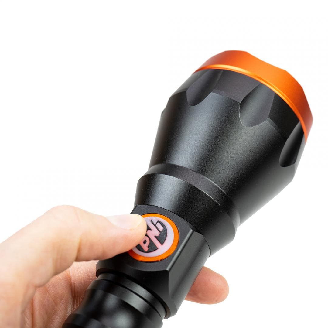 Lanterna PNI Adventure F550 Crystal LED, 10W, din aluminiu, 500lm, pana la 700m, IPX6, acumulator 4000mAh inclus, incarcare prin USB Type-C, Tip led: Osram Crystal LED, 10W, Material carcasa: Aluminiu anodizat, Clasa de protectie: IPX6, 500 lumeni, Raza actiune: Pana la 700 m, Dimensiuni: Ø57 x 203 — miniatură