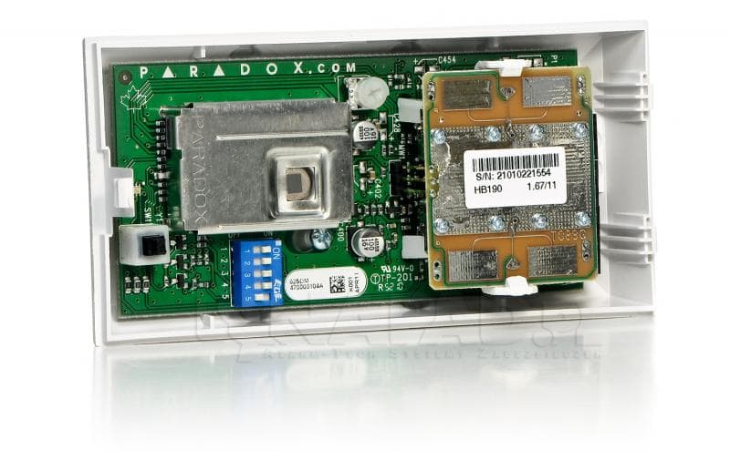 Detector mişcare digital anti mask, în infraroşu şi microundePARADOX;detecţie digitală duală cu microunde şi pir; LED-uri indicatoareceafişează tipul de mişcare; odată ce senzorul în infraroşu confirmă căunsemnal indeplineşte condiţiile pentru generarea unei alarme,detectorulfoloseste semnalul — miniatură