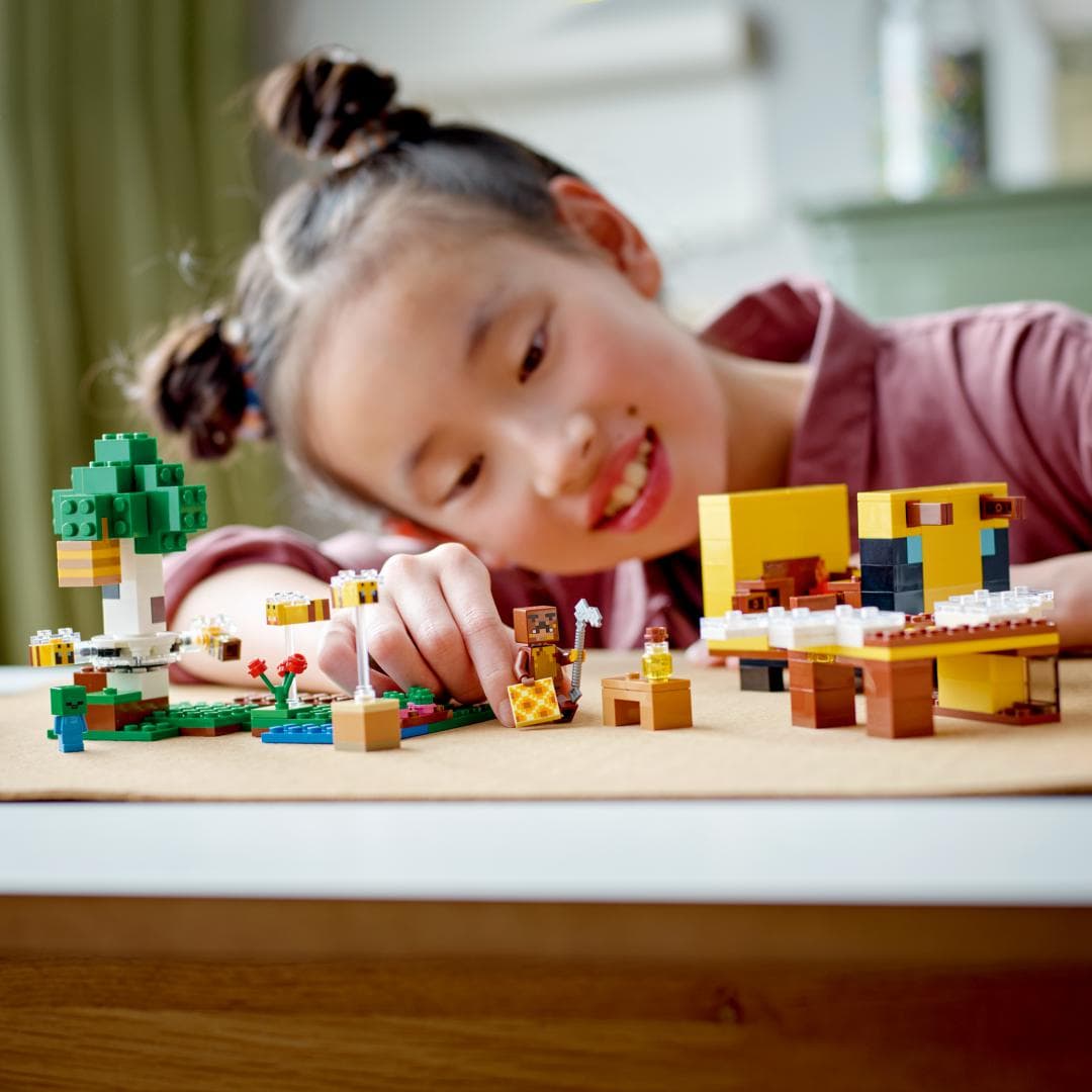 CASUTA ALBINELOR, LEGO 21241 — miniatură