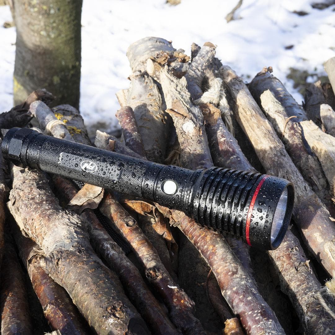 Lanterna PNI Adventure F420 din aluminiu cu led 1000lm pana la 420m, cu 2 acumulatori inclusi, 8000 mAh tip 26650, functioneaza 10 ore continuu, incarcare micro USB, Dimensiuni: 253 x 55 x 55 mm. — miniatură