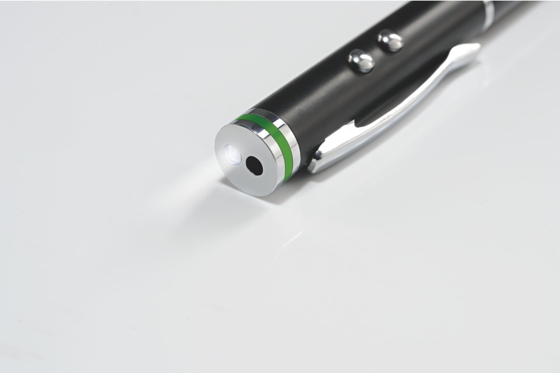 PRESENTER Leitz Stylus 4 in 1, wireless, laser pt. touchscreen, baterii AAAA x3, negru, "64140095" — miniatură