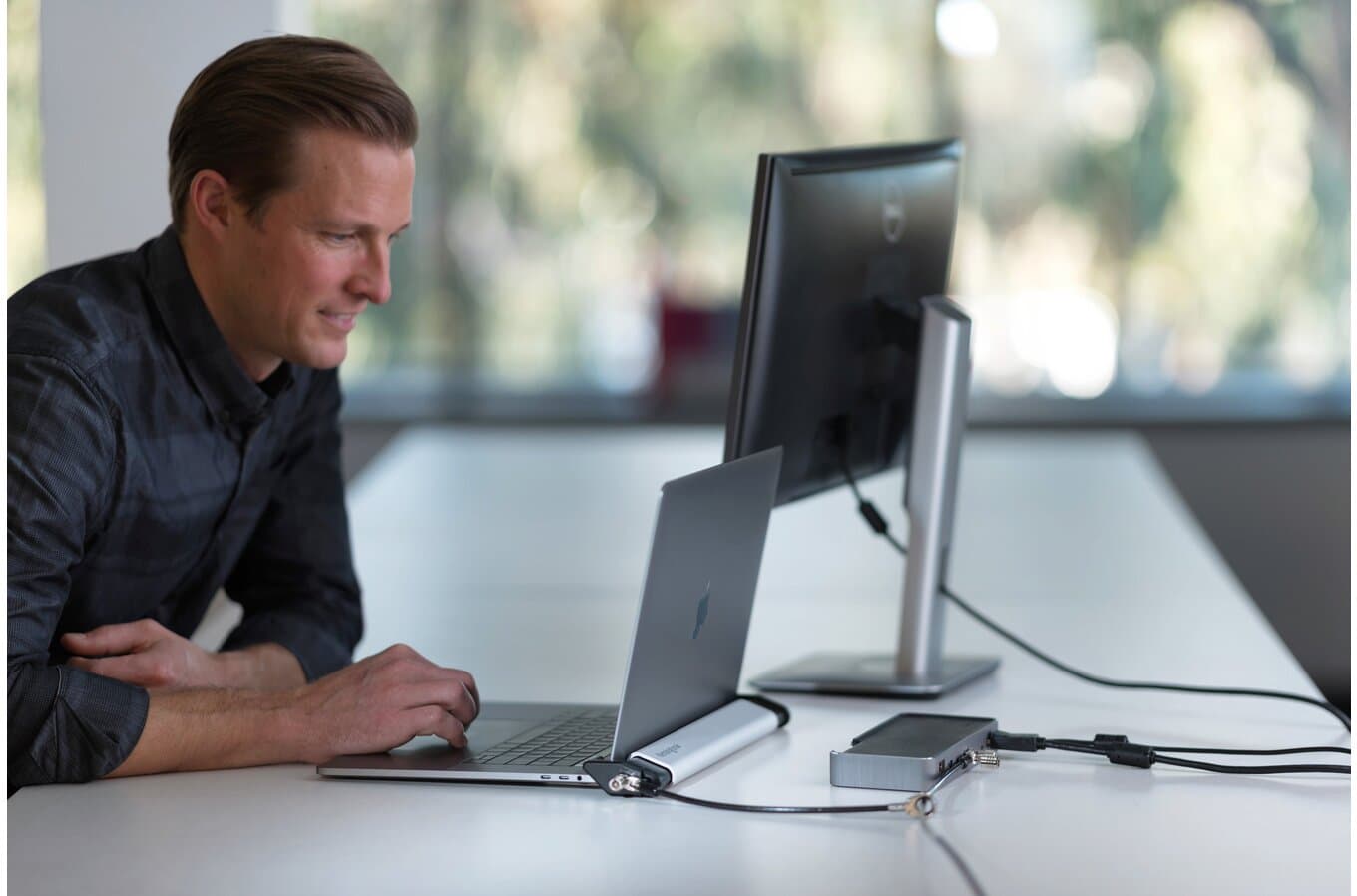 CABLU securitate KENSINGTON pt. notebook slot standard,cheie standard, conectare directa, 2.5m,cablu otel carbon, pivotare si rotire,blocare dubla, "MicroSaver 2.0" "K65048WW" — miniatură