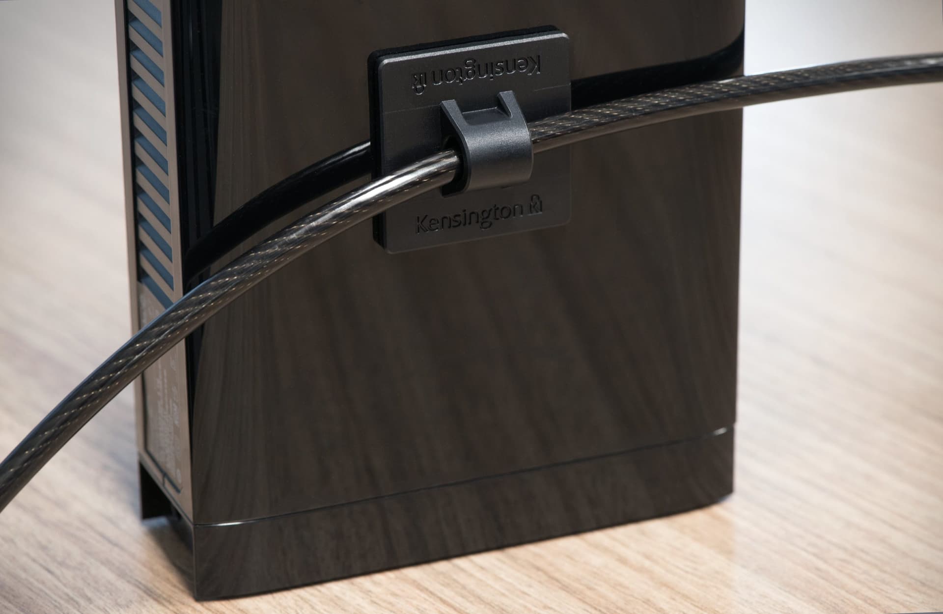 CABLU securitate KENSINGTON pt. PC si periferice slot standard,cheie standard,conectare directa,permite securizare si ancorare,2.4m,otel carbon,5mm, "MicroSaver 2.0" "K64424WW" — miniatură
