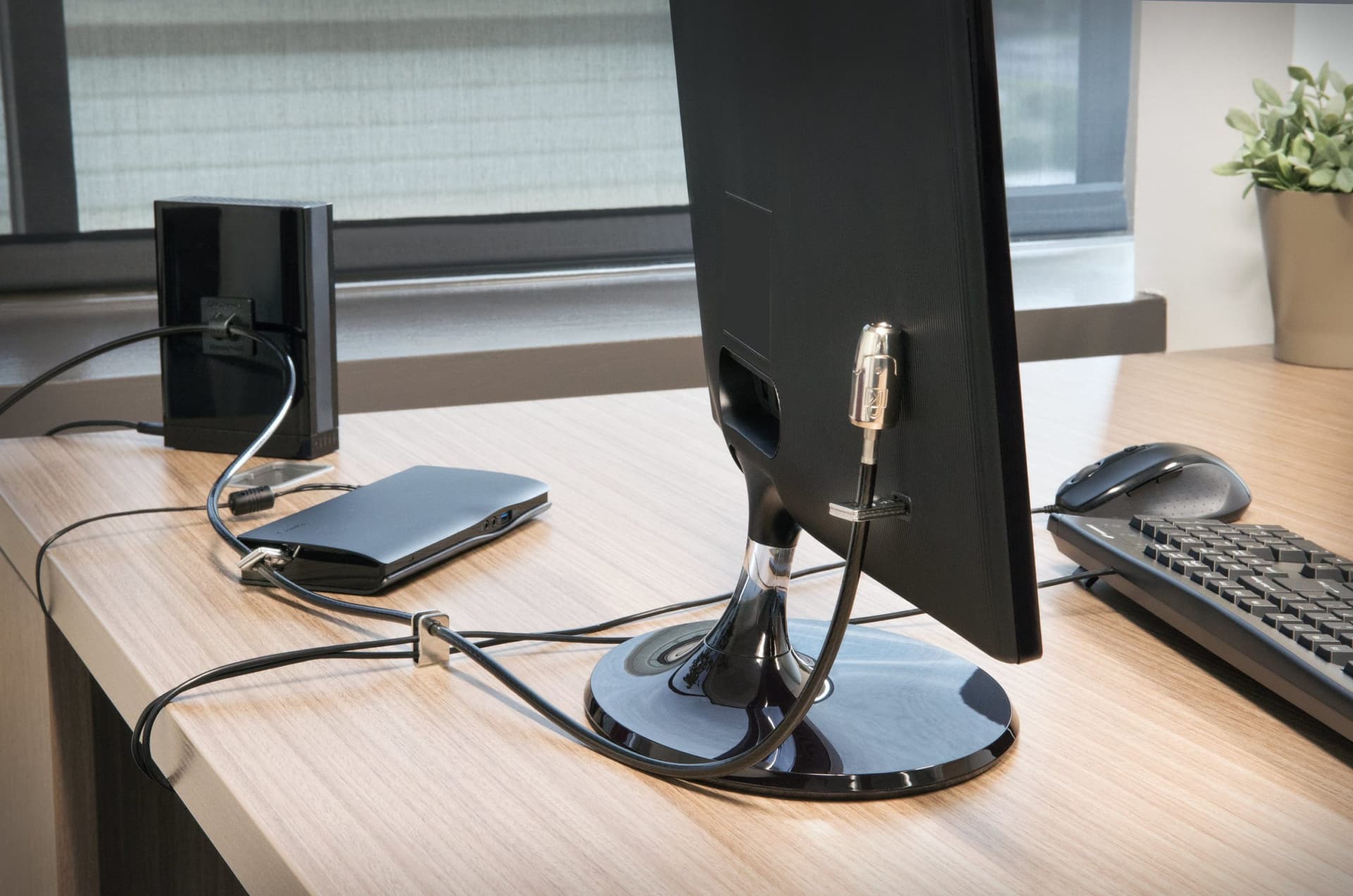 CABLU securitate KENSINGTON pt. PC si periferice slot standard,cheie standard,conectare directa,permite securizare si ancorare,2.4m,otel carbon,5mm, "MicroSaver 2.0" "K64424WW" — miniatură