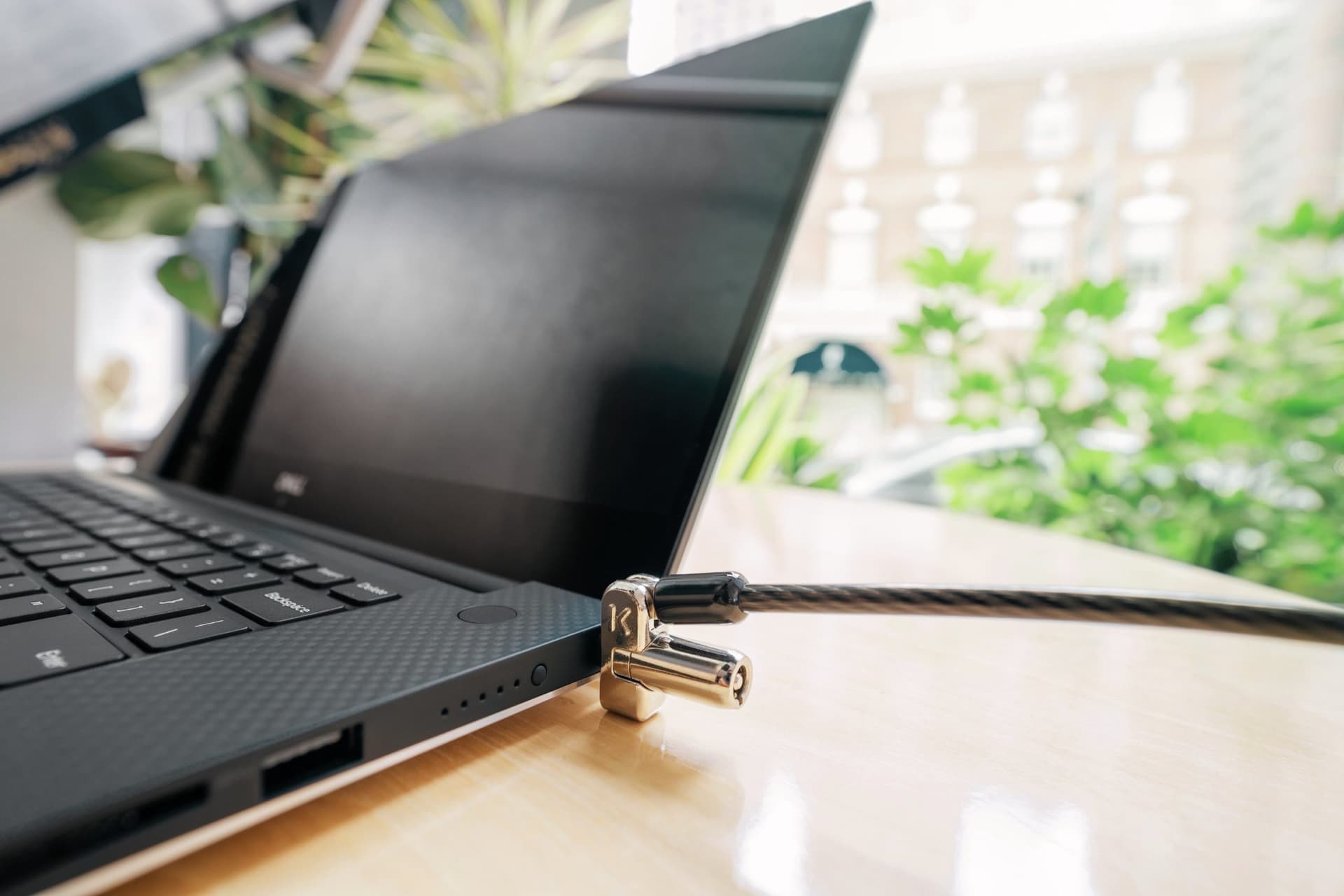 CABLU securitate KENSINGTON pt. notebook slot Wedge, cheie standard, conectare directa,1.5m, cablu otel carbon, permite pivotare si rotire cablu, "N17 for DELL" "K64440WW" — miniatură