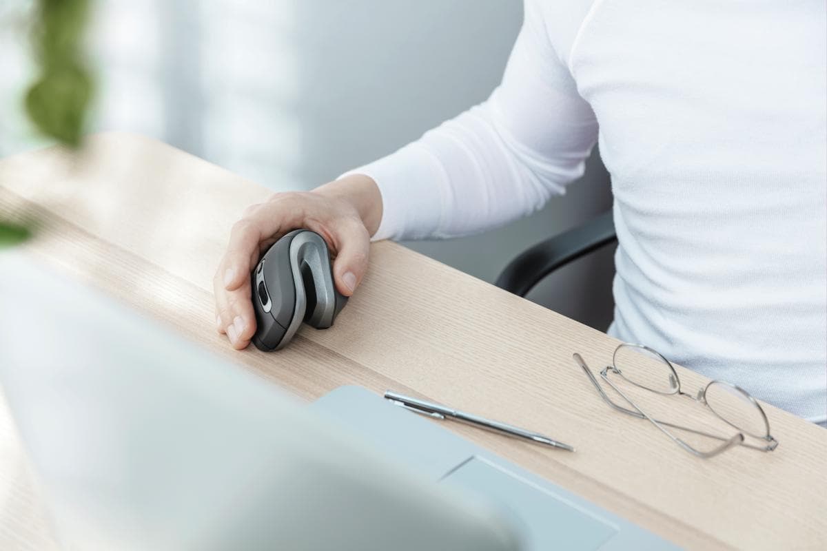 MOUSE TRUST, "Verro Ergonomic", PC sau NB, wireless, 2.4GHz, optic, 1600 dpi, butoane/scroll 6/1, buton selectare viteza, negru, "TR-23507" — miniatură