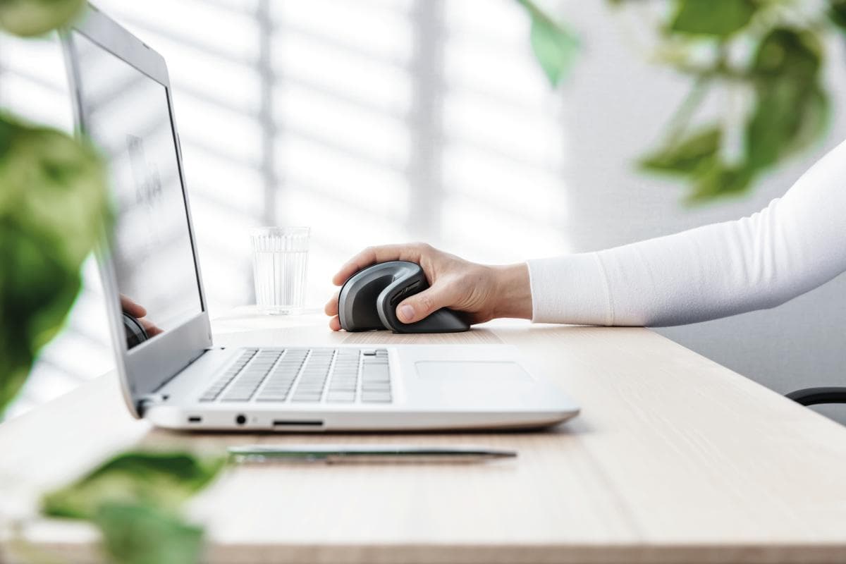 MOUSE TRUST, "Verro Ergonomic", PC sau NB, wireless, 2.4GHz, optic, 1600 dpi, butoane/scroll 6/1, buton selectare viteza, negru, "TR-23507" — miniatură