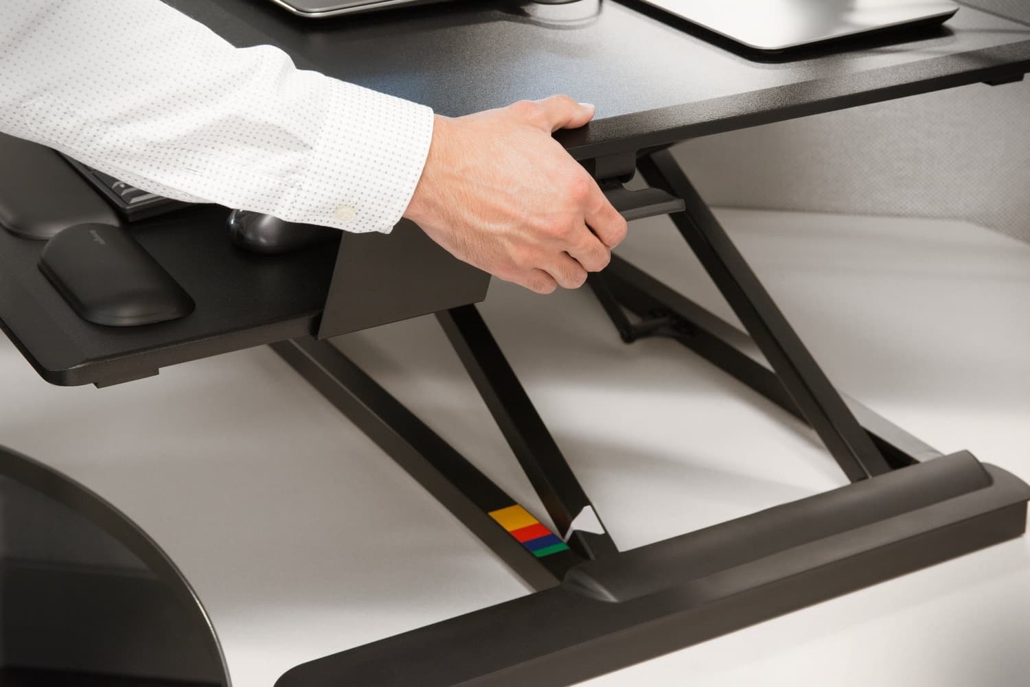 SUPORT ERGONOMIC KENSINGTON SmartFit, birou de lucru cu pozitie sezut/in picioare, negru, "K52804WW" — miniatură