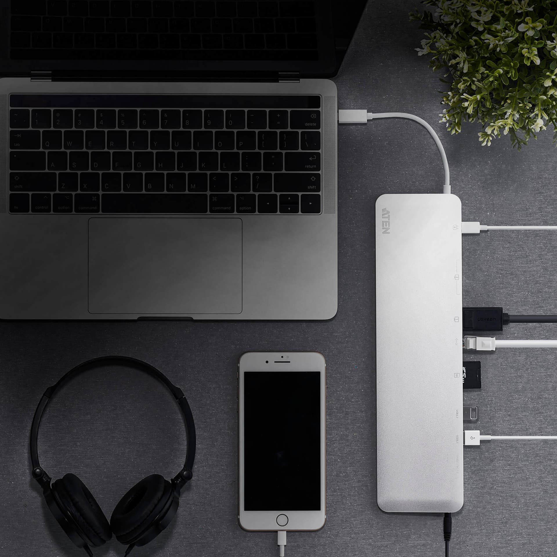 DOCKING Station ATEN universal, conectare PC USB Type C, USB 3.1 x 3, porturi video VGA x 1, Display Port x 1, HDMI x 1, RJ-45, NB 60 W, argintiu, "UH3234-AT" — miniatură