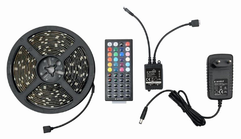 BANDA LED GEMBIRD, RGB diferite culori, 280lm, 17W, 150 x LED, banda 5m, telecomanda, rezistenta la stropi IP65, cablu 1.5m, "LED-S-RGB500-01"