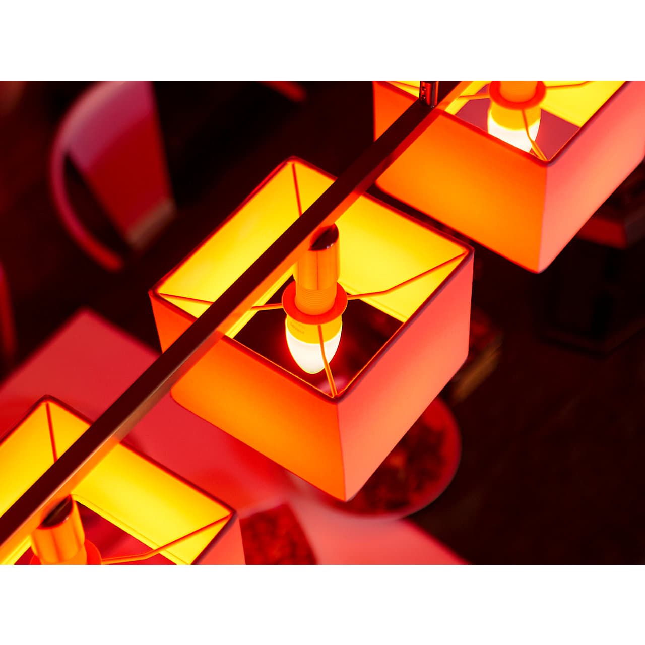 BEC smart LED Philips, soclu E14, putere 5.3W, forma lumanare, lumina multicolora, alimentare 220 - 240 V, "000008718699726317" — miniatură