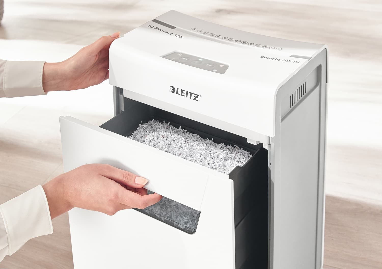 Distrugator manual documente Leitz IQ Protect 10X, 10 coli, P4, cross-cut (tip confeti), cos 18 litri, alb, Leitz "80920000" — miniatură