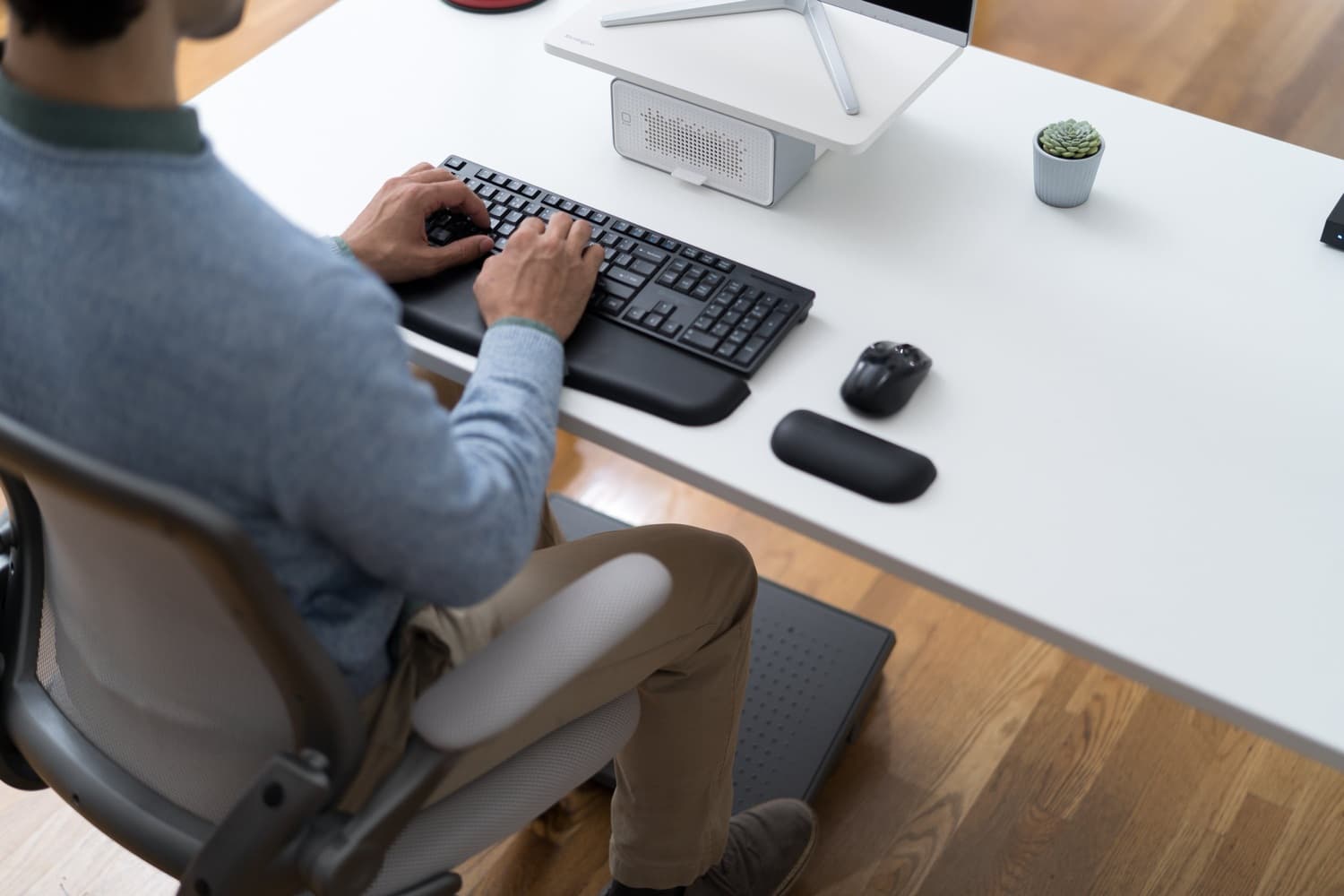 SUPORT ERGONOMIC KENSINGTON, "ErgoSoft", Suport pt. incheietura mainii, pentru tastatura slim, negru, "K52800WW" — miniatură
