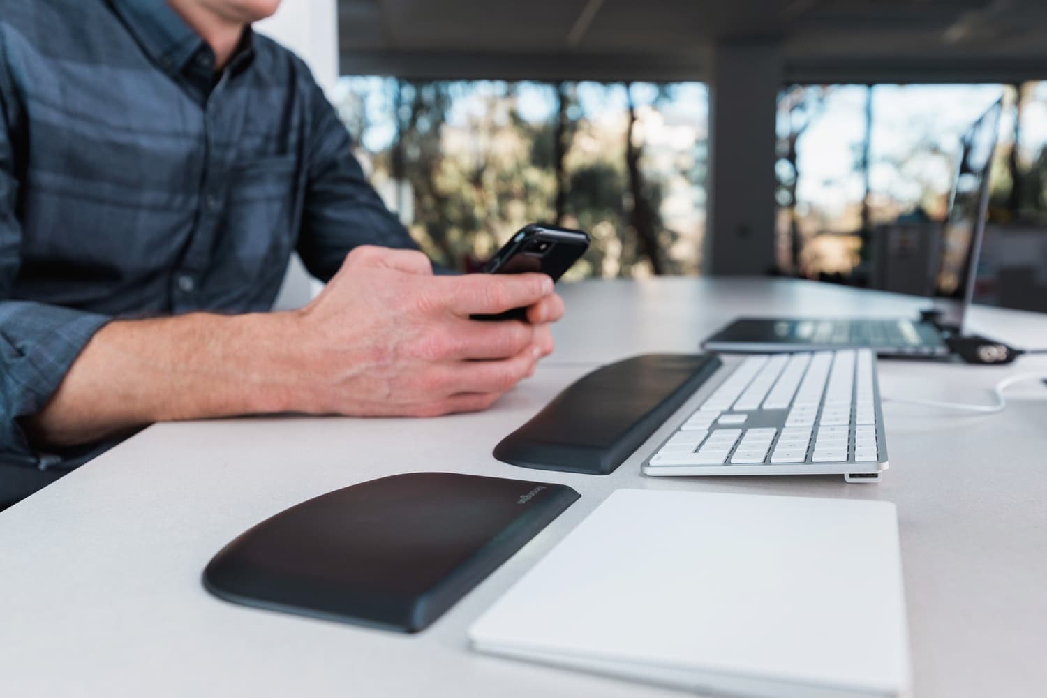 SUPORT ERGONOMIC KENSINGTON, "ErgoSoft", Suport pt. incheietura mainii, pentru tastatura slim, negru, "K52800WW" — miniatură