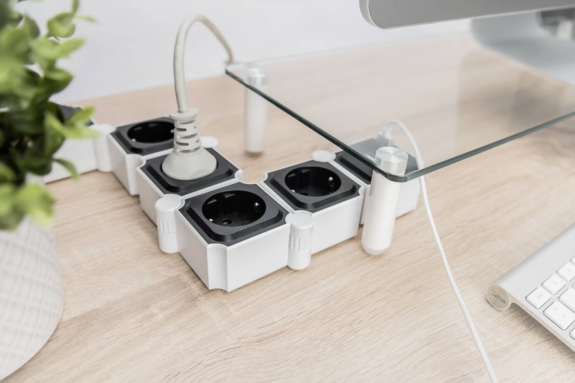 DIGITUS DA-70620 Flexible power strip 3680 W 250VAC 50 Hz 4x safety outlet 16 A 2x USB A connection 2.4 A "DA-70620" — miniatură