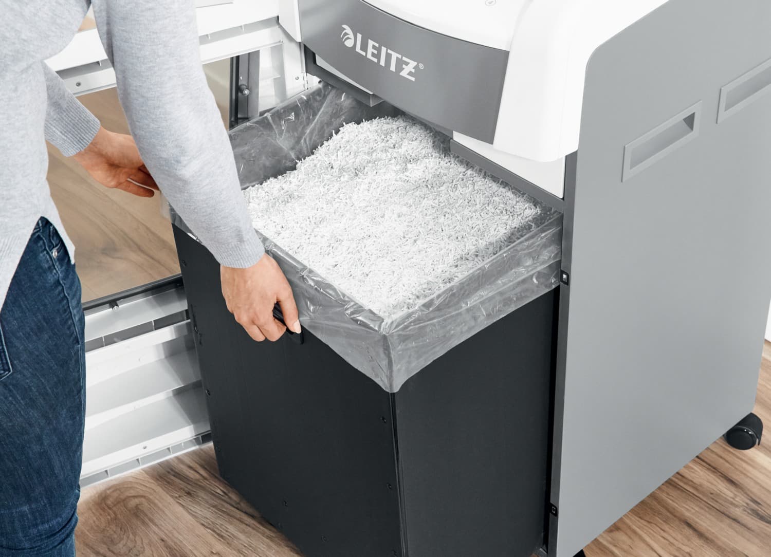 Pungi de plastic (110L) pentru Distrugator Documente Leitz, 20 buc/set, transparent, "80260000" — miniatură