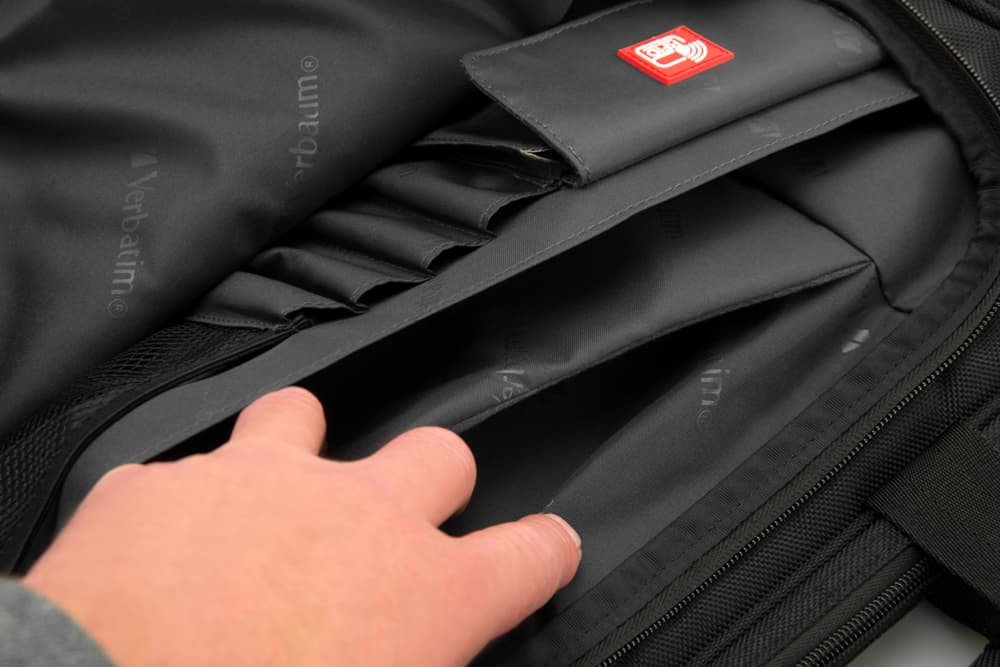 GEANTA SLIM NOTEBOOK VERBATIM "LONDON" , 17" , NEGRU, BUZUNAR SECURIZAT "49855" — miniatură