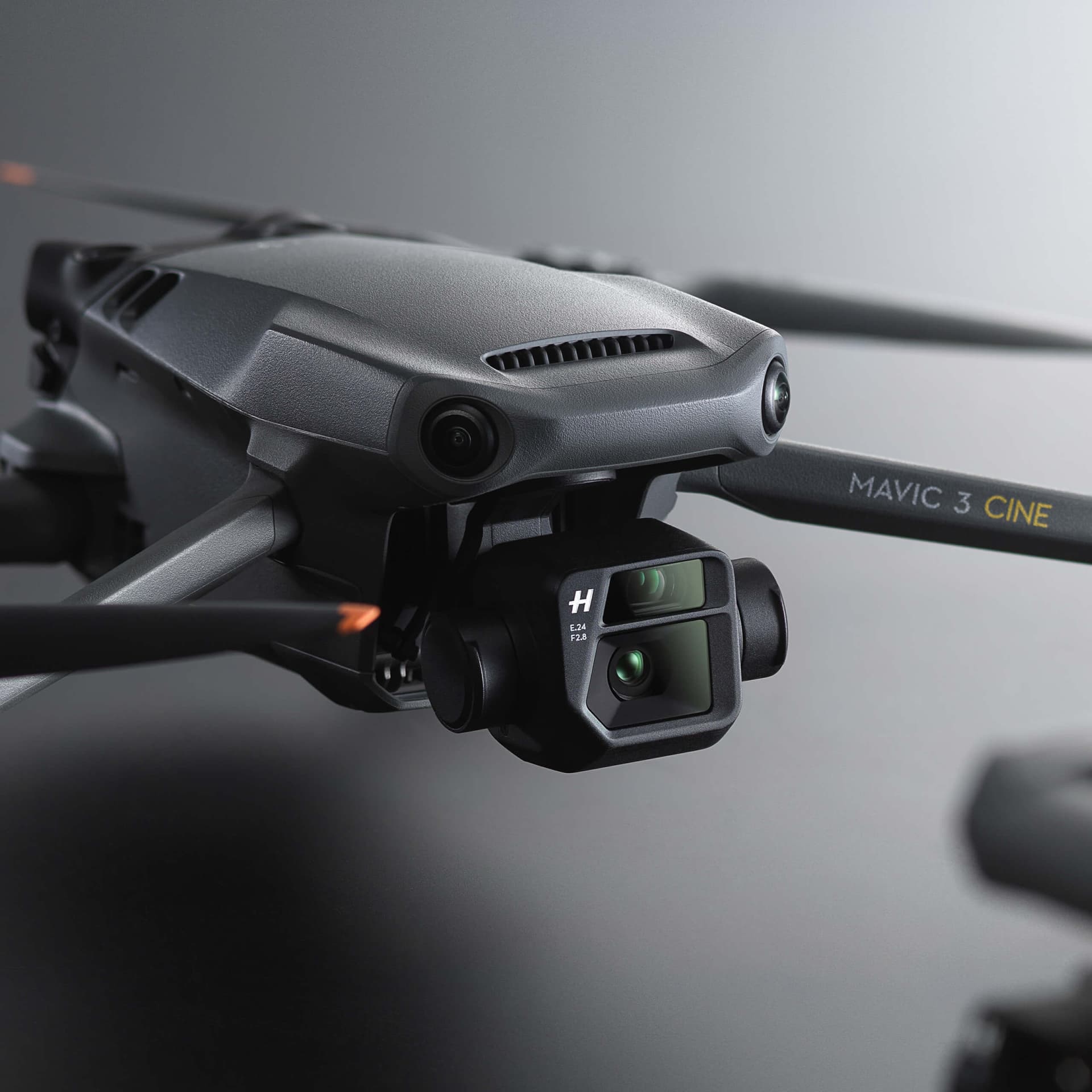Kit Drona DJI Mavic 3 Cine Premium Combo, 5.1K50Gimbal 3axe, 15km raza transm., auton. 46min, 899g "CP.MA.00000457.01" — miniatură