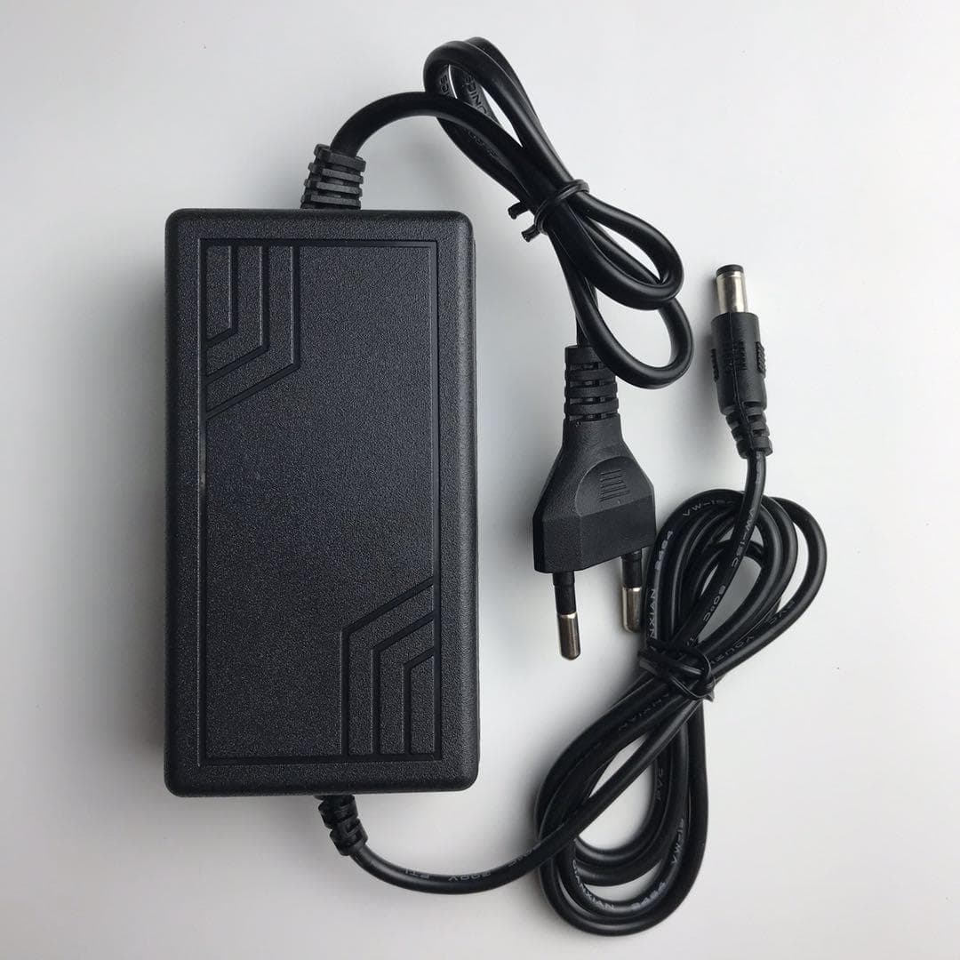 Sursa alimentare tip desktop LN-EU12V2A-P; Tensiune intrare: AC 110-- 240V; "LN-EU12V2A-P"
