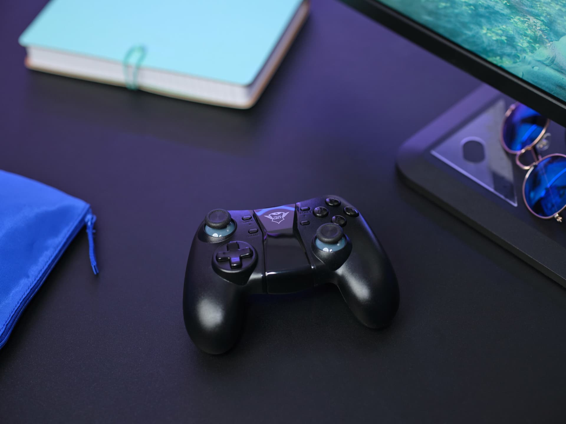 TRUST GXT 590 Bosi Bluetooth Gamepad "22258-TR" — miniatură