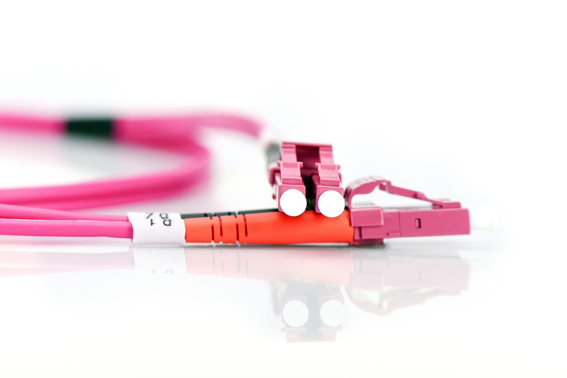 DIGITUS Fiber Optic Patch Cord LC to LC Multimode OM4 - 3m Duplex color RAL4003 Length 3m "DK-2533-03-4" — miniatură