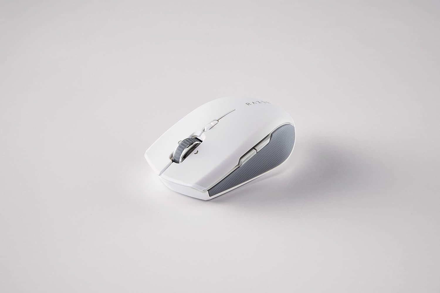 Mouse Pro Click Mini Alb "RZ01-03990100-R3G1"