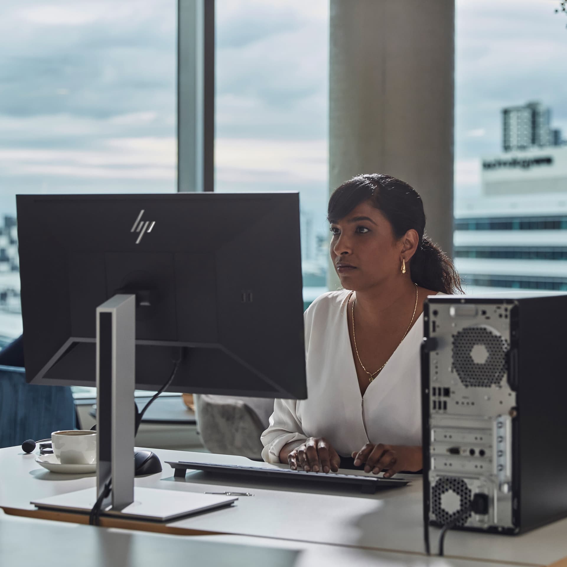 ProDesk 400 G9 MT, Procesor Intel® CoreTM i7-14700 2.1GHz Raptor Lake Refresh, 16GB RAM, 1TB SSD, UHD 770, Windows 11 Pro "99Q39ET" — miniatură