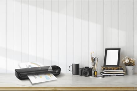 SET 4 in 1 GBC crafting, include laminator Inspire+ A4, trimmer, rotunjitor, 5 folii laminare A4, negru, "4410036" — miniatură