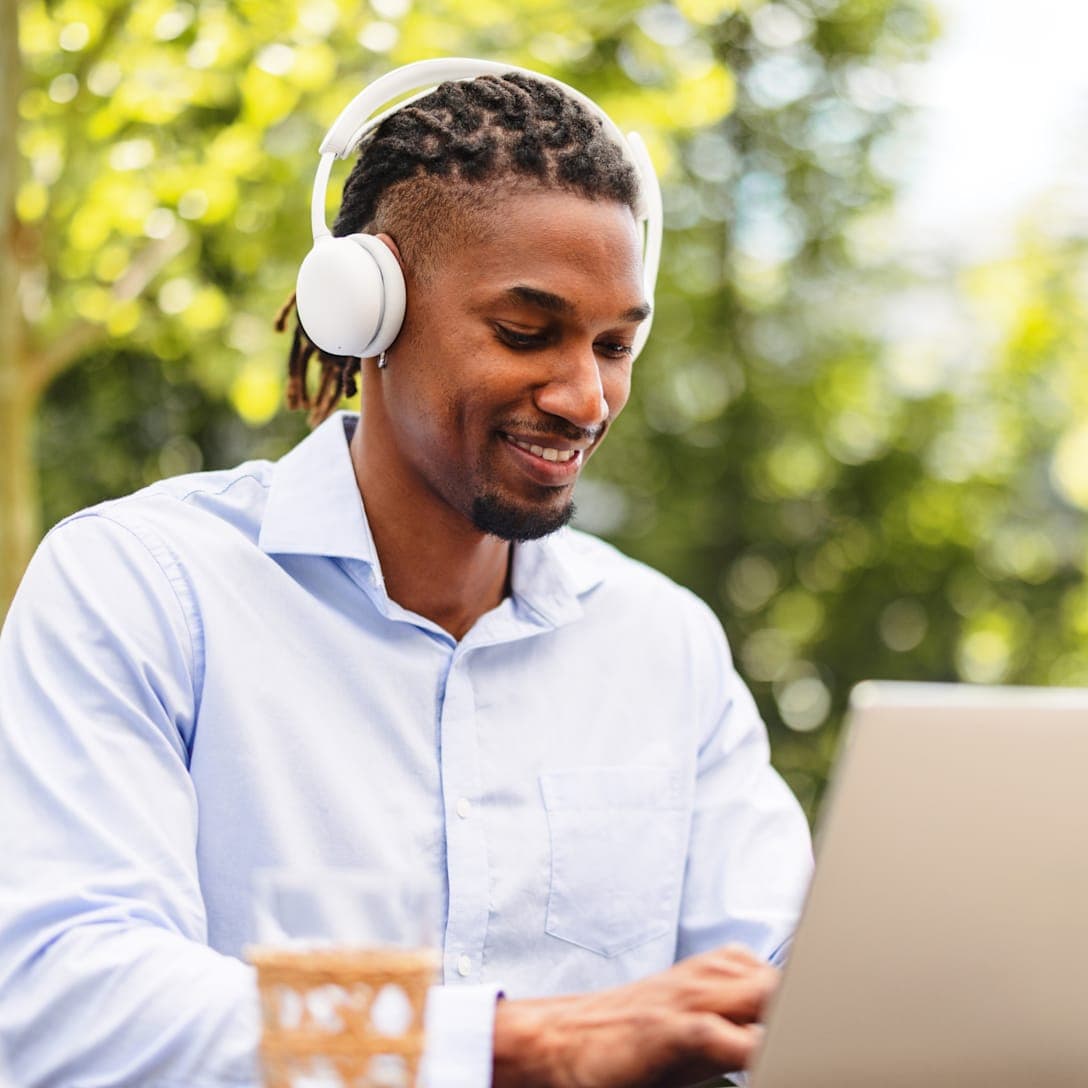 LOGITECH HEADSET - Zone Wireless 2 ES - OFF-WHITE - BT/CORDED - EMEA28i-935 "981-001508" — miniatură