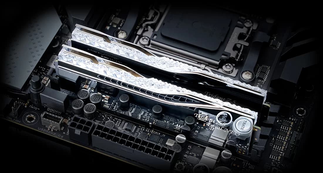 Memorie Kit Trident Z5 Royal Series AMD EXPO 32GB DDR5-6000 MHz CL26 Dual Channel "F5-6000J2636H16GX2-TR5NS" — miniatură