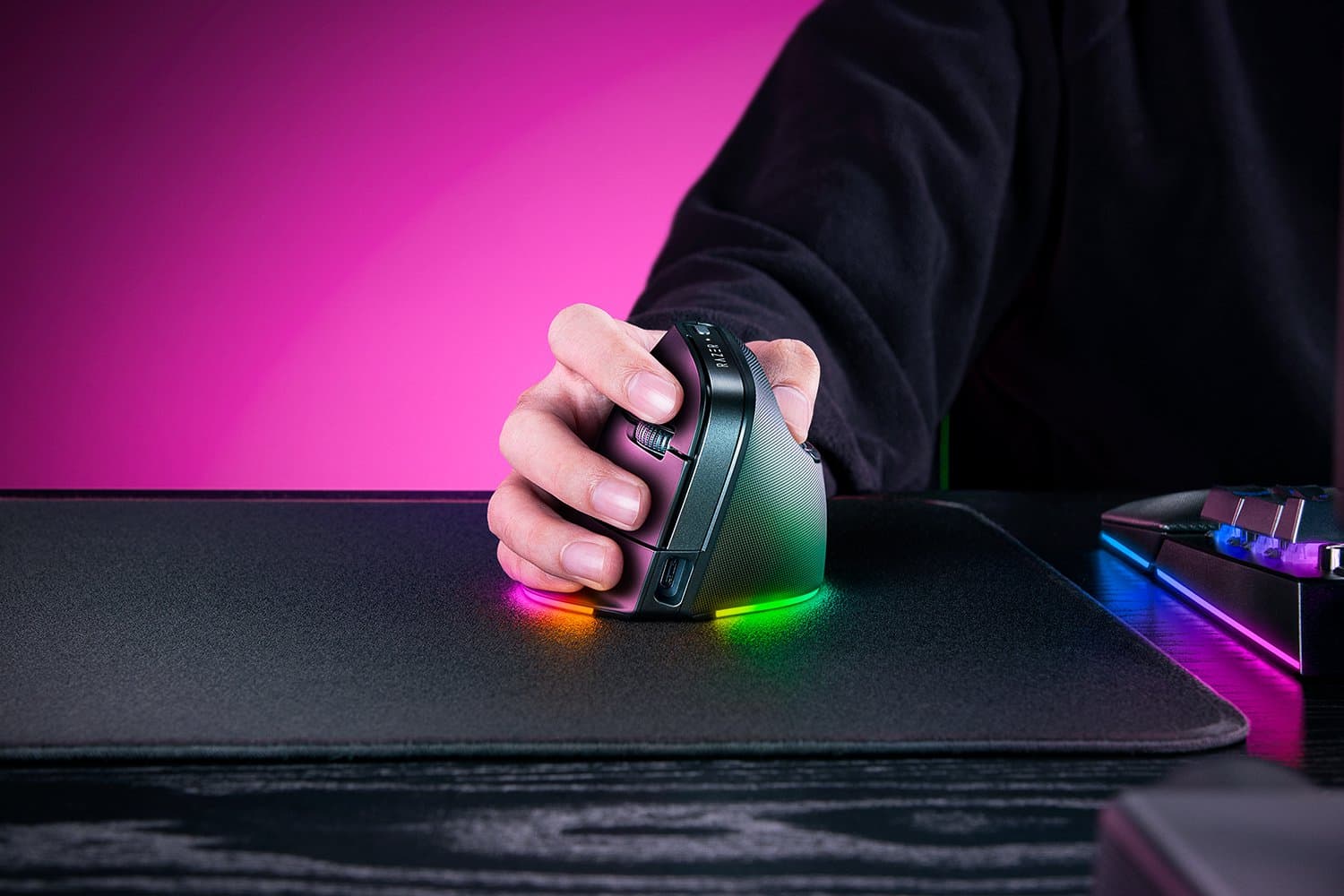 Mouse vertical ergonomic Razer Pro Click V2, wireless, 30.000 DPI, 5 dispozitive, RGB "RZ01-05250100-R3G1" — miniatură