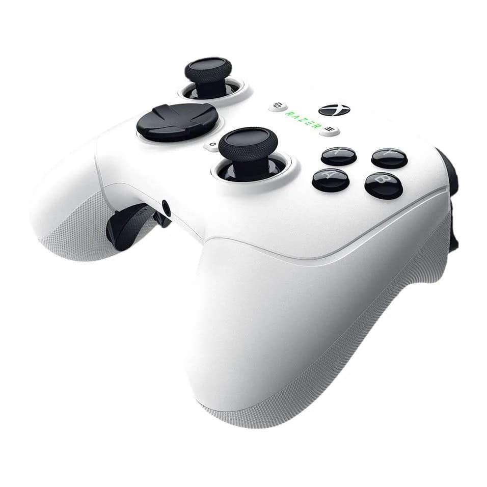 Controller Razer Wolverine V3 Pro, conectivitate Razer Hyperspeed Wireless, compatibil cu Xbox & PC, butoane de actiune mecanice Razer Mecha Tactile, butoane analogice Anti-drift Hall, durata de viata baterie pana la 20 de ore, polling rate 1000 mhz pentru PC, lungime cablu 3m, interfata USB-C la