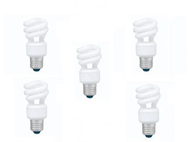 SET 5 becuri fluorescent Panasonic, soclu E27, putere 8W, forma spirala, lumina alb rece, alimentare 220 - 240 V, "EFD8E65HD3E-5"