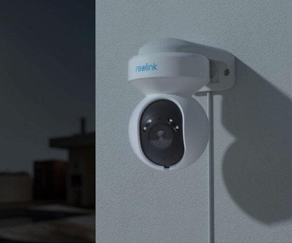Camera de supraveghere Reolink E1 Outdoor Pro; E SERIES E560 Senzor: 1/2.8" CMOS Rezolutie video: 8 Megapixeli (3840X2160 pixeli) Cadre/secunda: 20 FPS Lentila varifocala: 2.8mm-8mm Diafragma: F1.6 Unghi de vizualizare: orizontal: 94° ~ 50°/ vertical: 53° ~ 30° Distanta iluminator IR: 12 m Numar