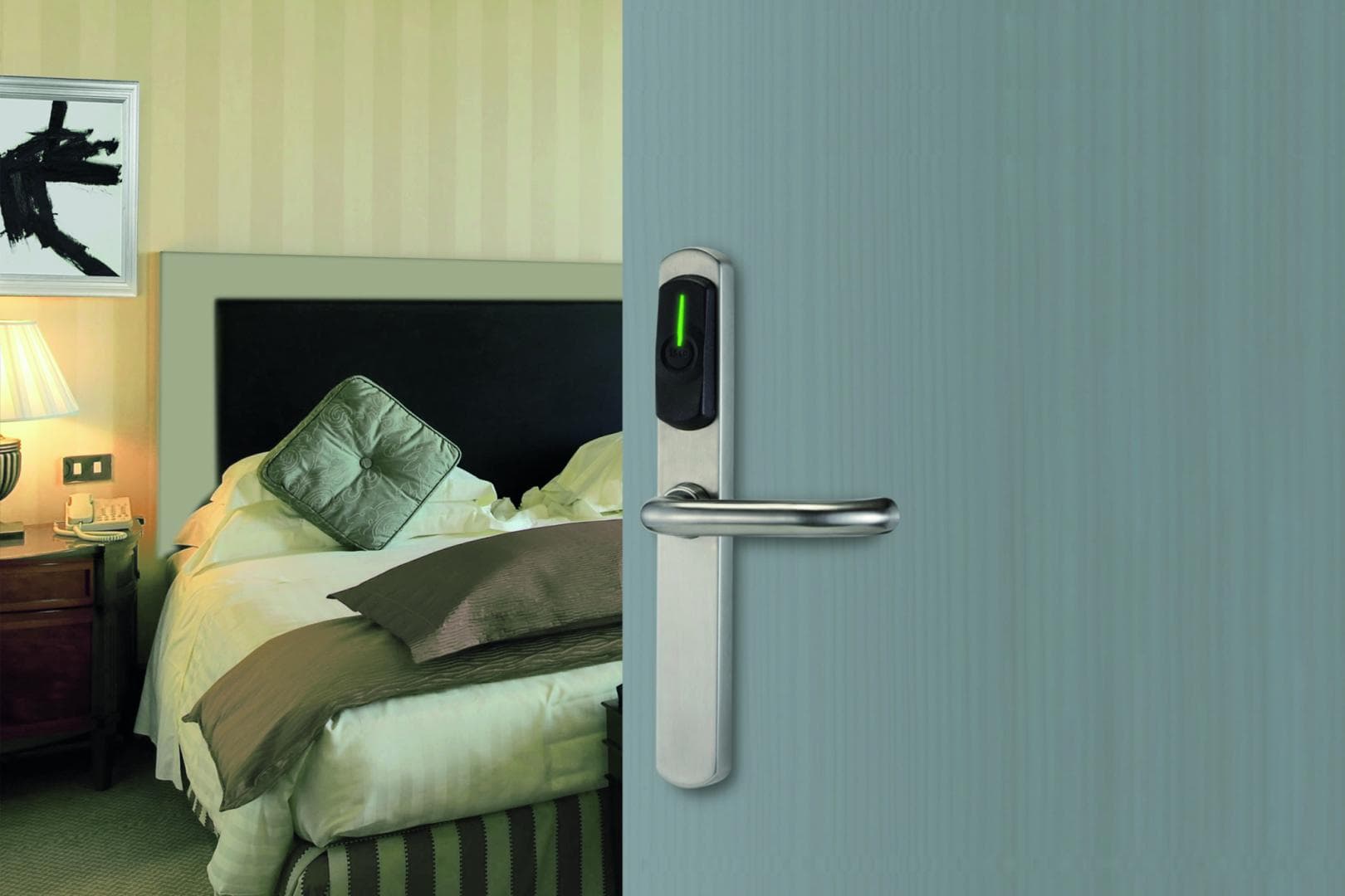 ARIES SMART 2.O. Set maner electronic, IP55, sofware ARGO/RFID. 13,56 MHz. BLUETOOTH SMART 5.0, 2 baterii(durata max 2 ani/max 20.000 de cicluri), fara buton privacy, gestionare cu smartphone, card, tag, memorie 300 utilizatori, memorie ultimile 1000 evenimente. Se poate instala pe usi din lemn